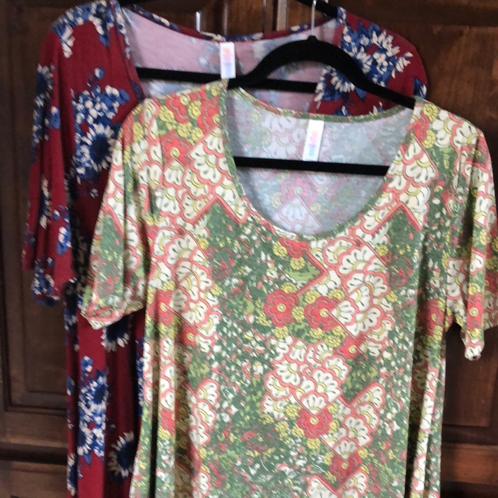 2 LuLaRoe Perfect T tops